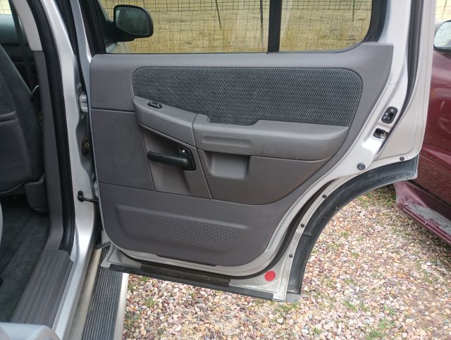 2002 EXPLORER XLT 4X4 (9).jpg